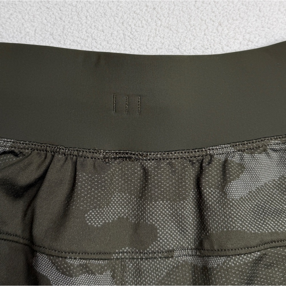 Lululemon T.H.E. Short 7" Mesh *Linerless •Variegated Mesh Camo Max Dark Olive - Picture 6 of 15